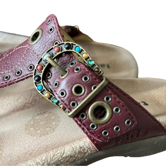 Taos Footwear Serena Size 8 Red Leather Thong Grommet Buckle Boho Comfort Sandal - Picture 5 of 11